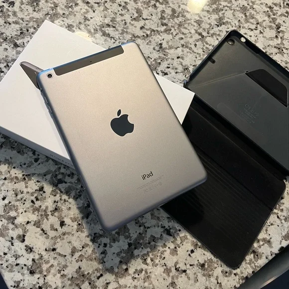 iPad mini 4 Wi-Fi+Cellular 32GB シルバー ケース iPad mini 4 Wi-Fi+Cellular 32GB シルバー ケース iPad mini 4